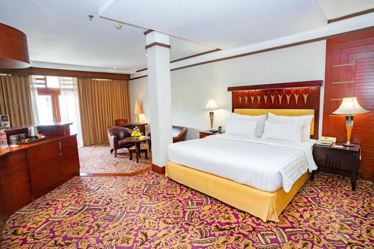 Savoy Homann